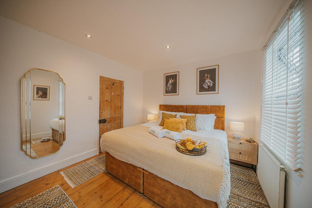 Cotswolds- Homely 2 Bed House With Garden, Wifi - Esho Stays Cirencester Esterno foto