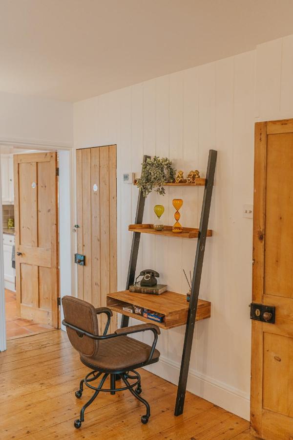 Cotswolds- Homely 2 Bed House With Garden, Wifi - Esho Stays Cirencester Esterno foto