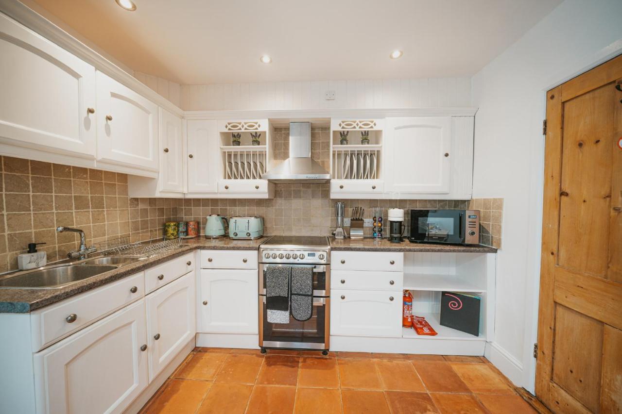 Cotswolds- Homely 2 Bed House With Garden, Wifi - Esho Stays Cirencester Esterno foto