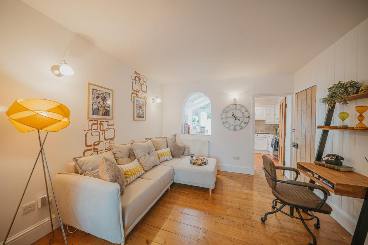 Cotswolds- Homely 2 Bed House With Garden, Wifi - Esho Stays Cirencester Esterno foto